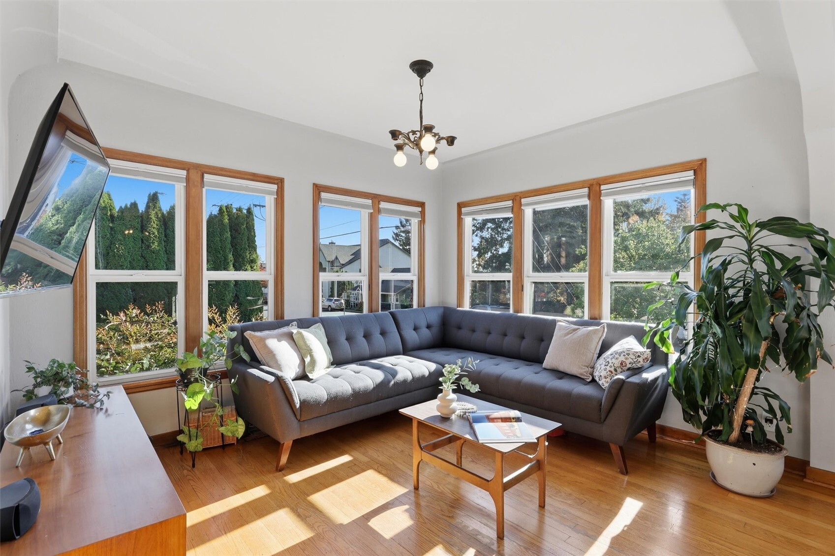 606 First Street Property Photo 5