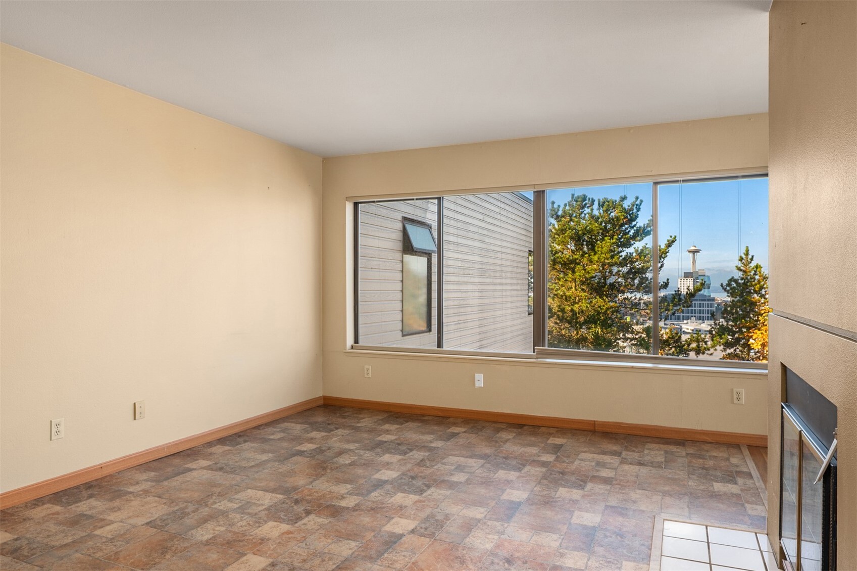 211 Summit Avenue 403 Property Photo 3