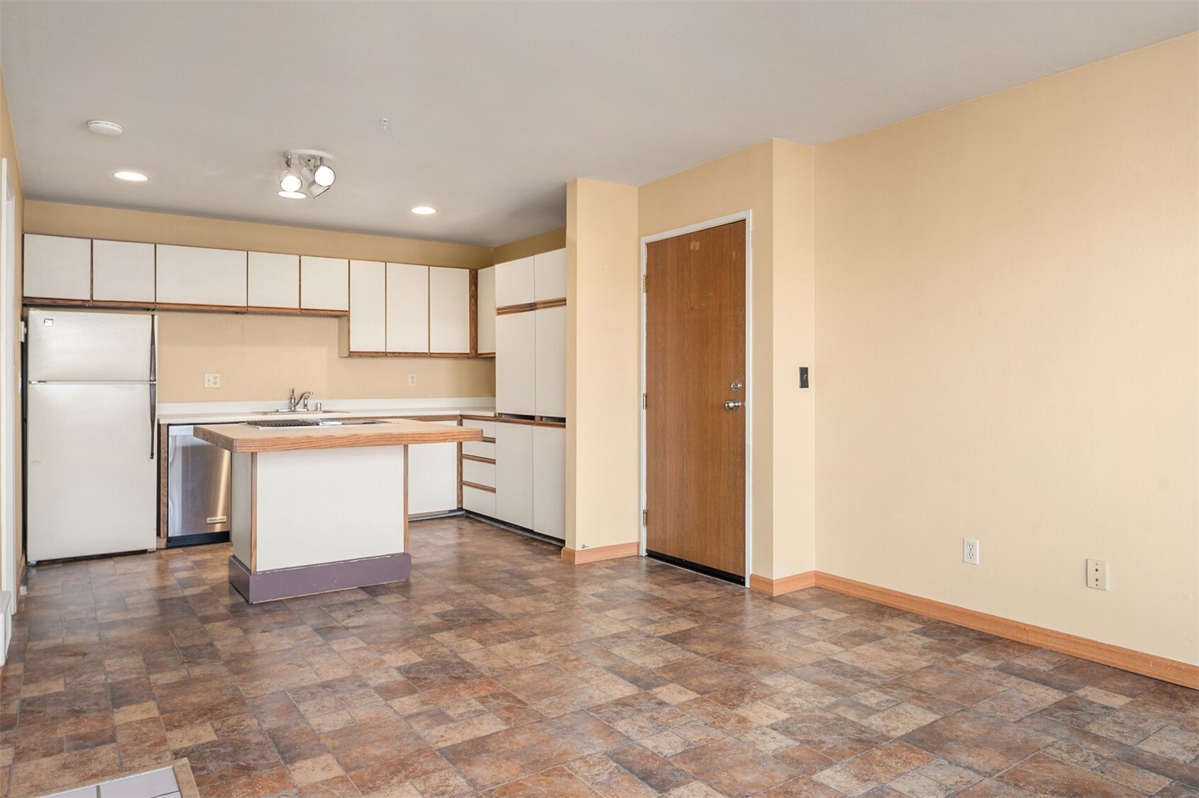 211 Summit Avenue 403 Property Photo 5