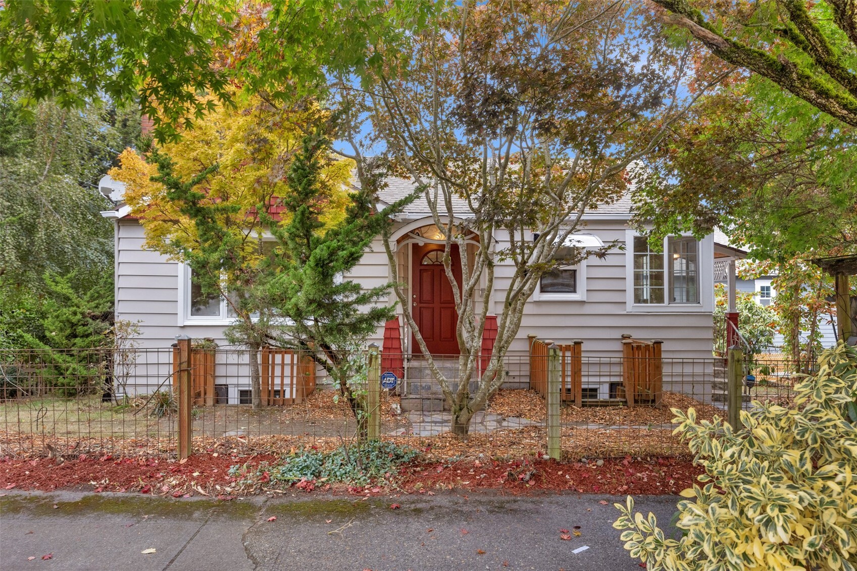 8 W Fulton Street Property Photo 1