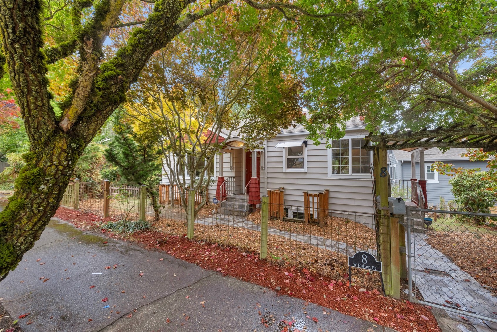 8 W Fulton Street Property Photo 3