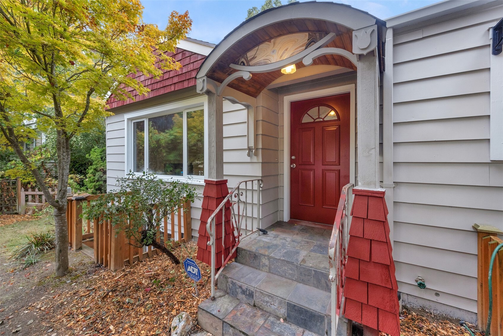 8 W Fulton Street Property Photo 4