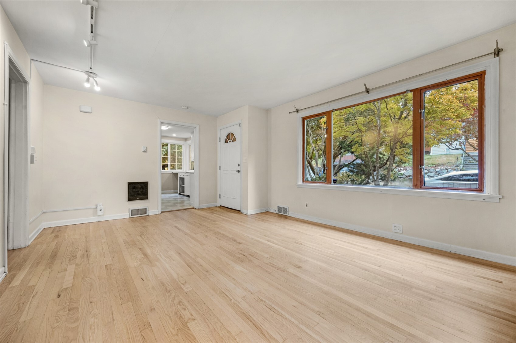 8 W Fulton Street Property Photo 9