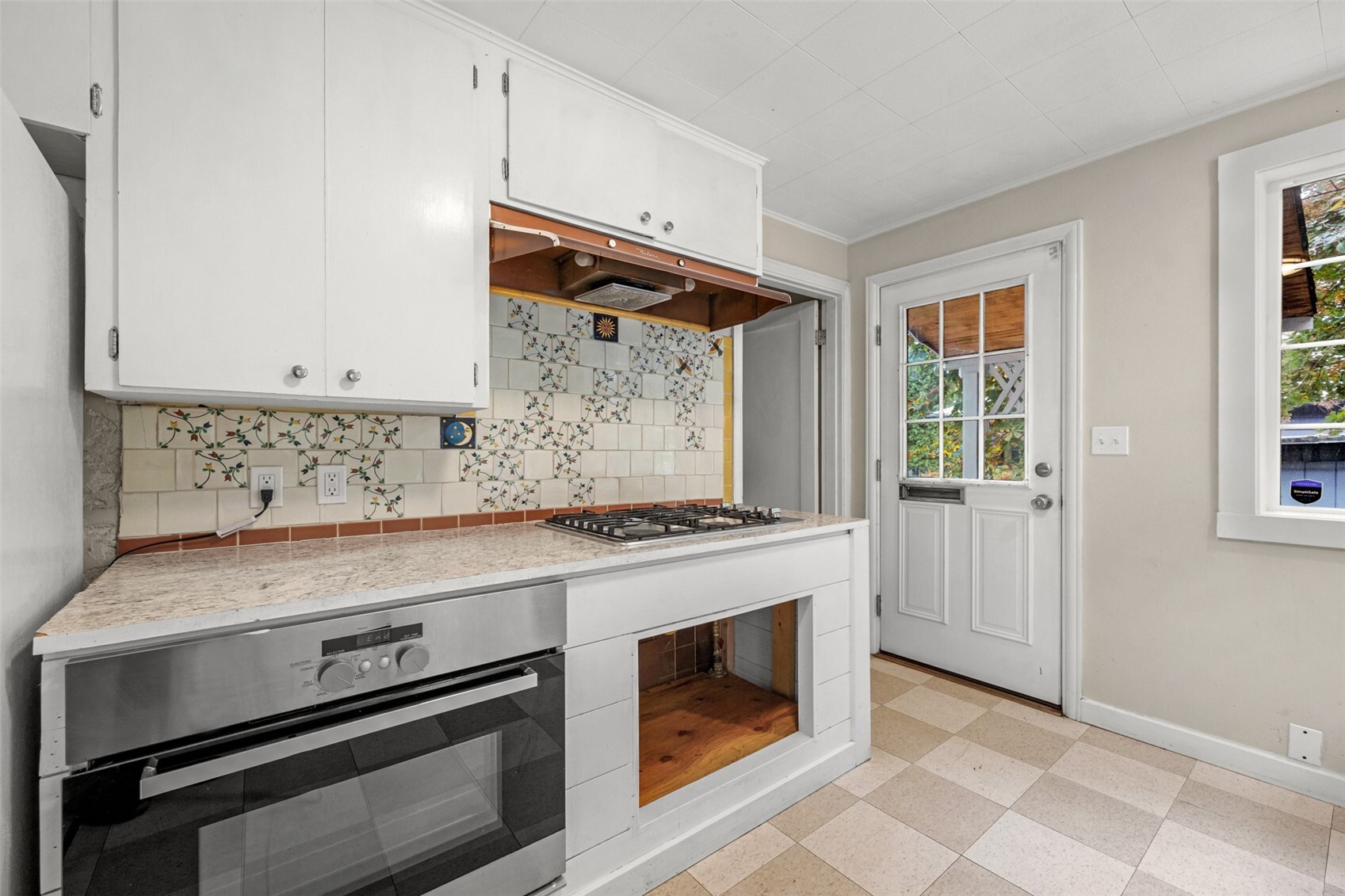 8 W Fulton Street Property Photo 11