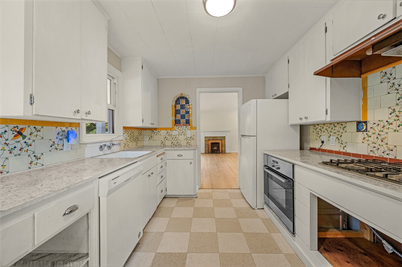 8 W Fulton Street Property Photo 12
