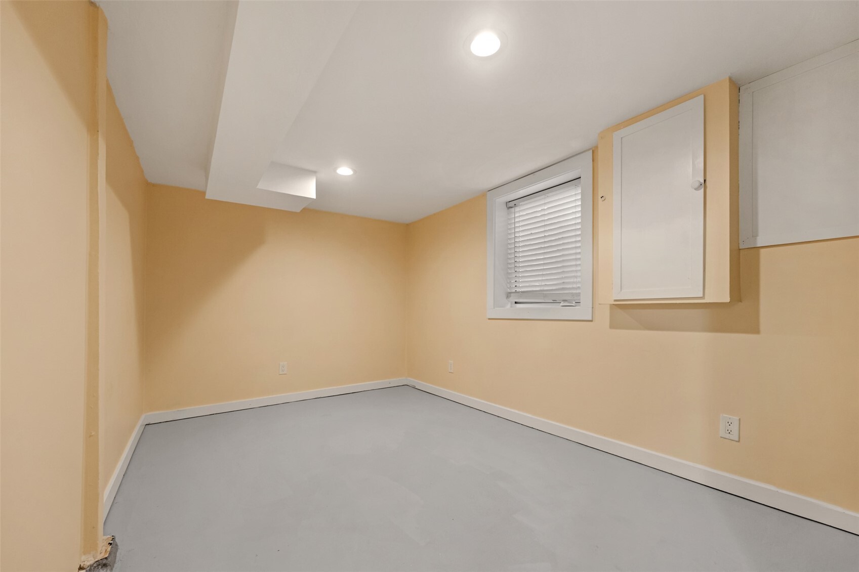 8 W Fulton Street Property Photo 17
