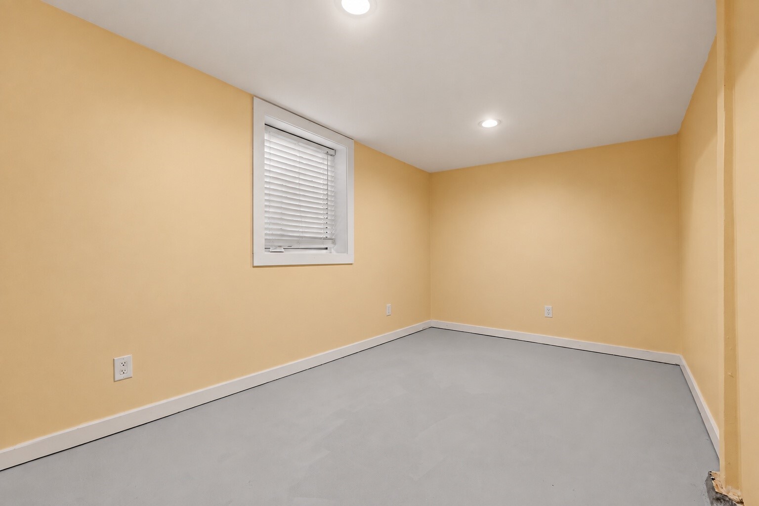 8 W Fulton Street Property Photo 18