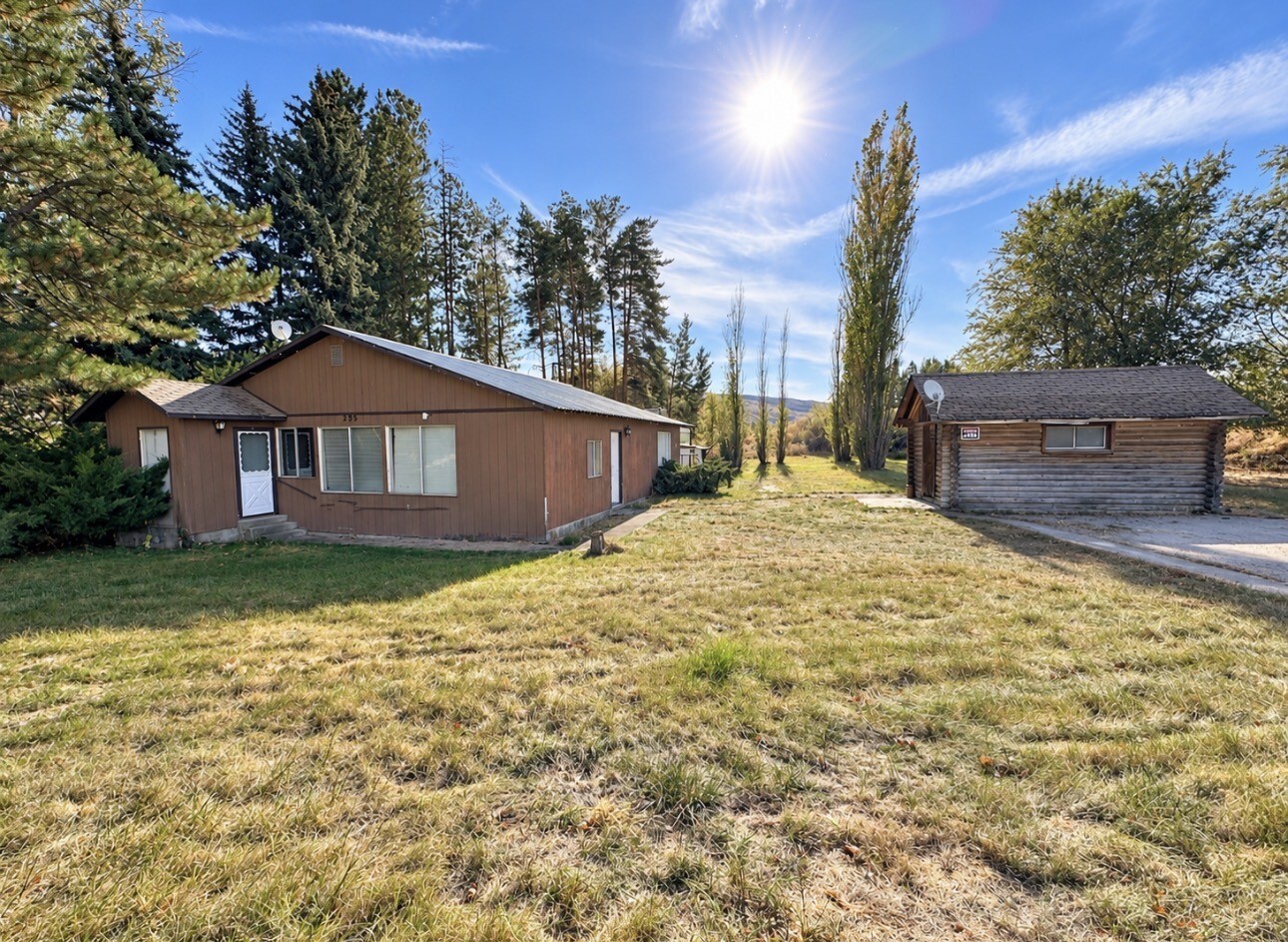 285 Omak River Road Property Photo 1