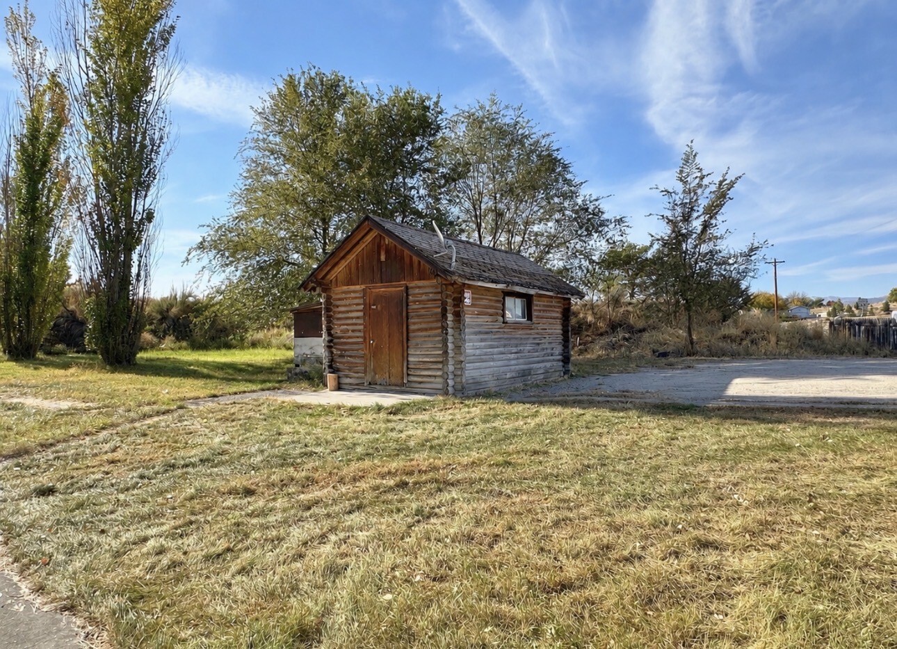 285 Omak River Road Property Photo 3