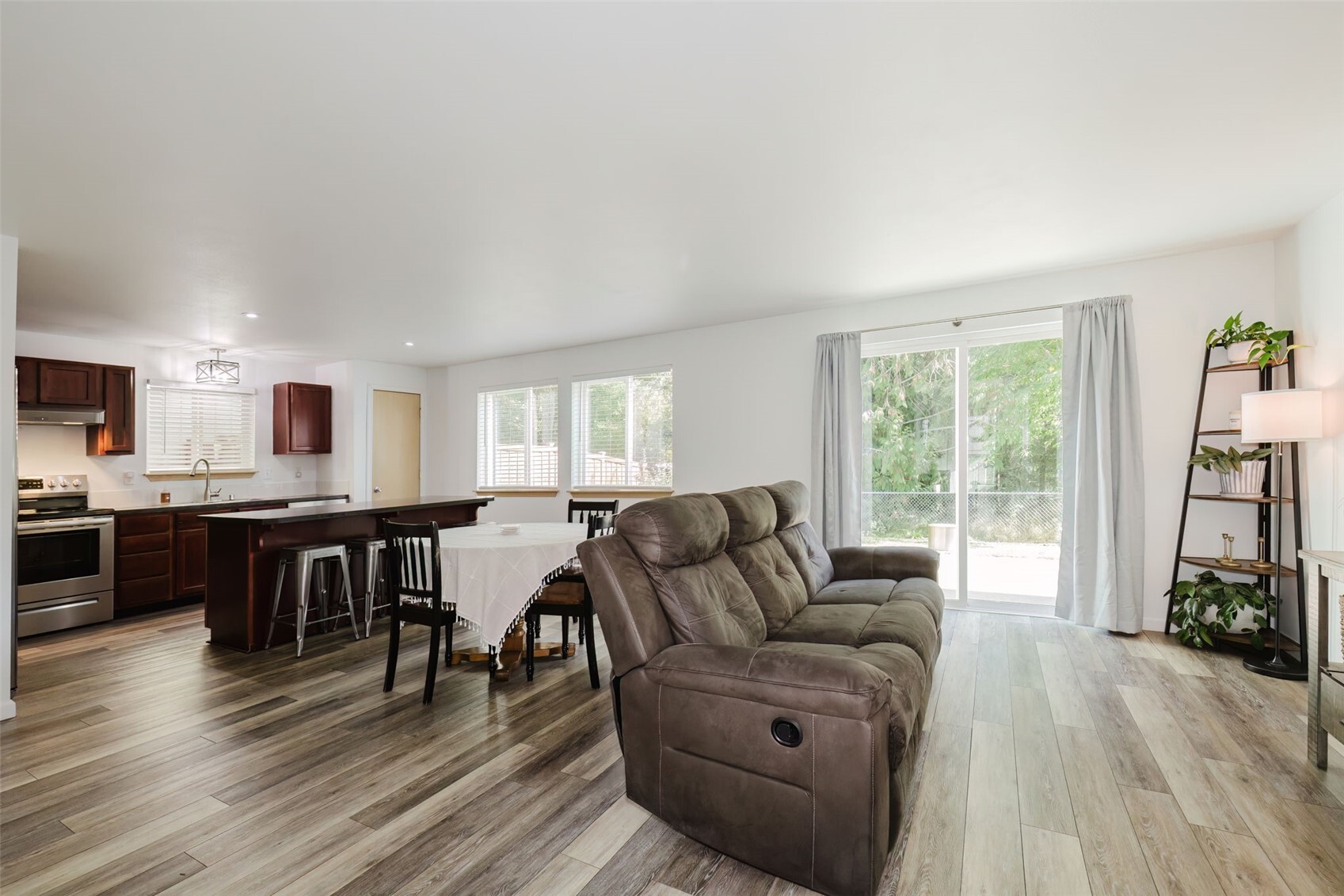 2303 Se Abernathy Court Property Photo 4