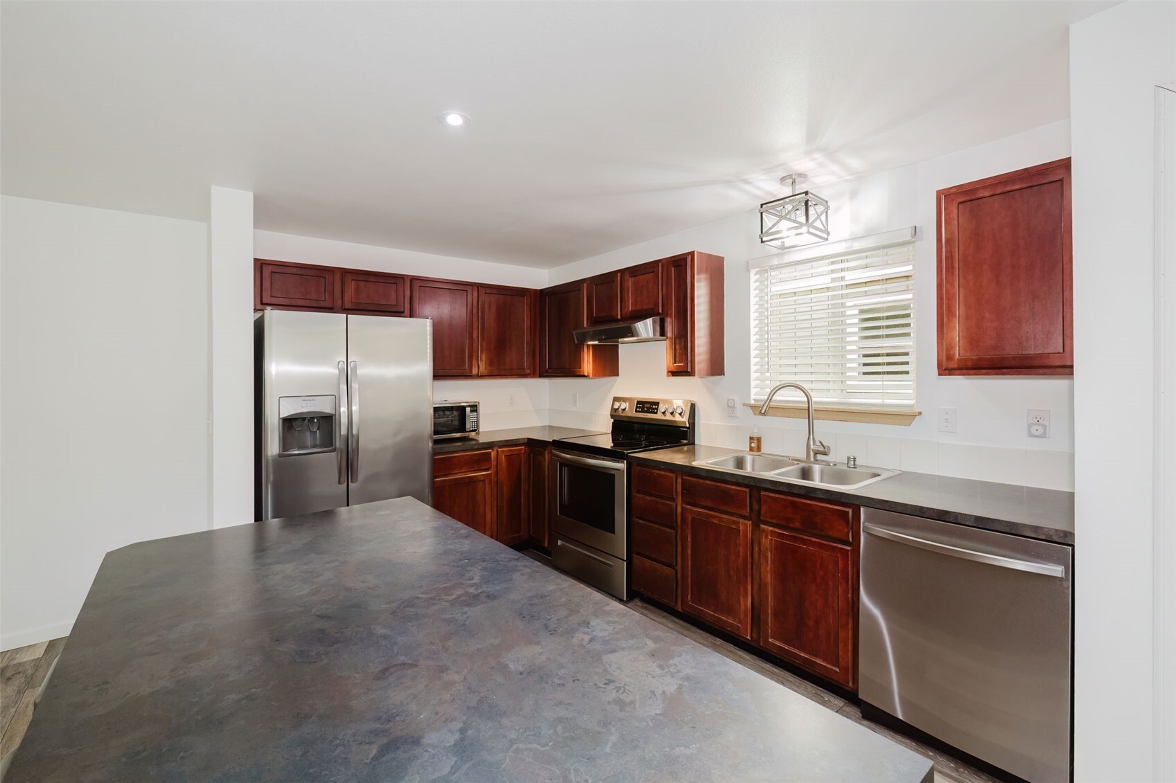 2303 Se Abernathy Court Property Photo 10
