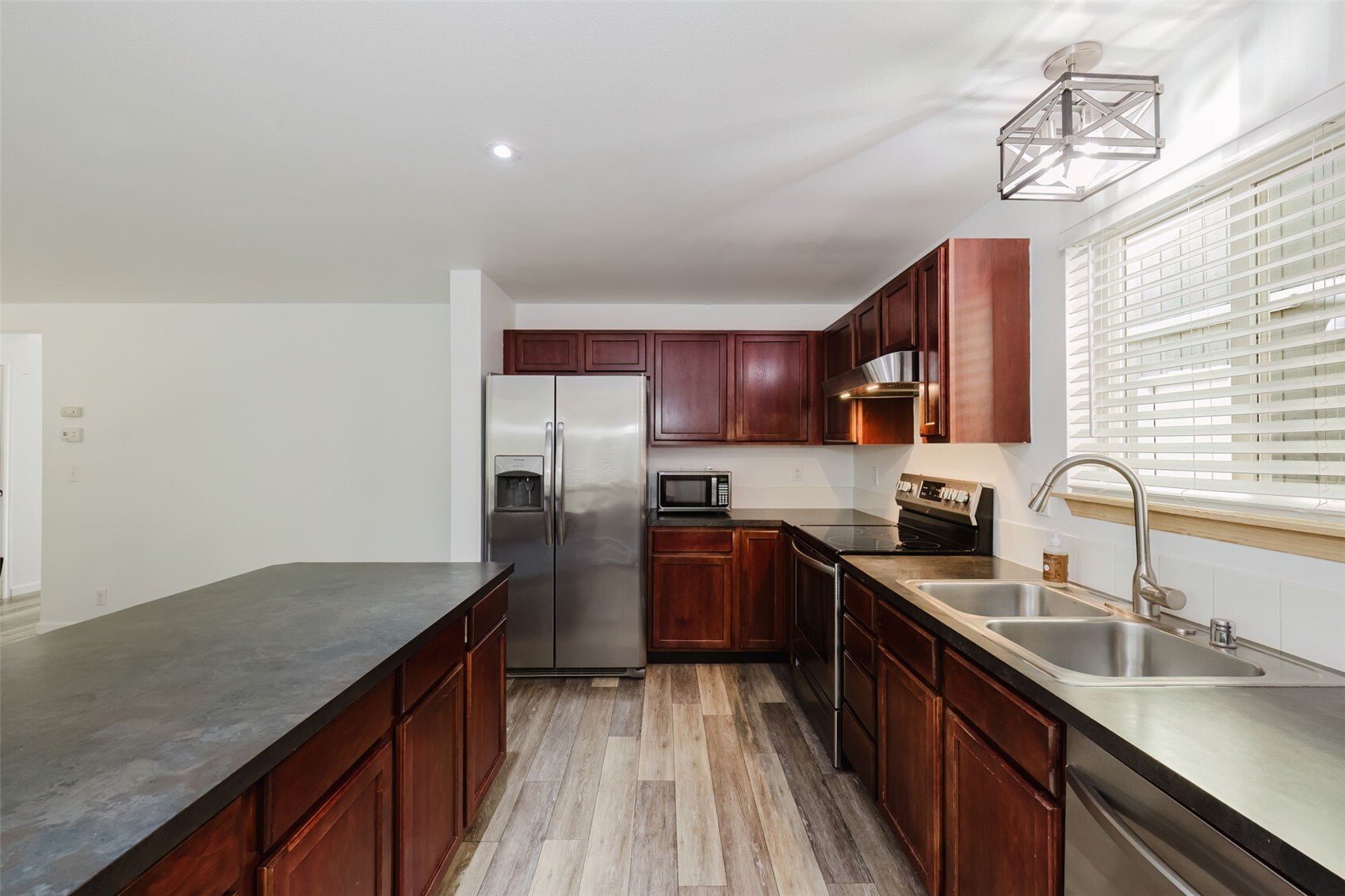 2303 Se Abernathy Court Property Photo 11