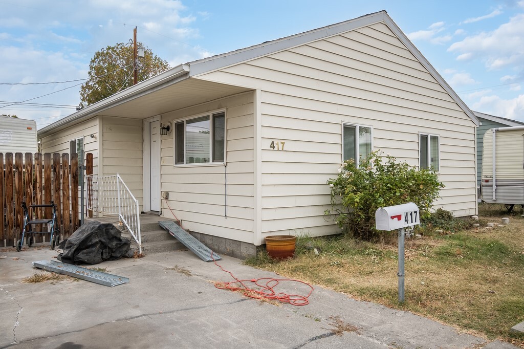 417 Winslow Avenue Property Photo 1