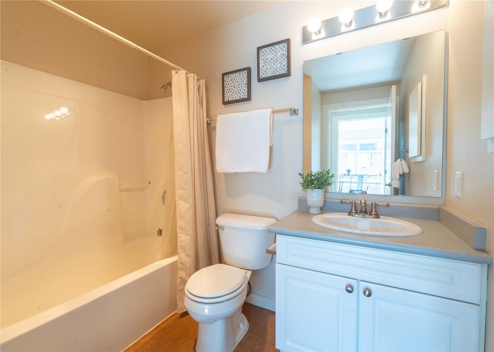 10744 Greenwood Avenue 302 Property Photo 15