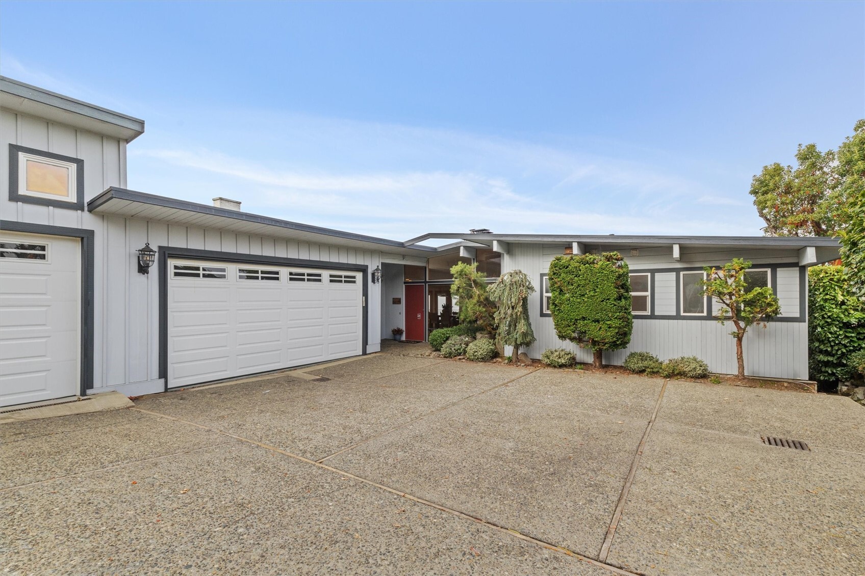 12822 Shorecrest Drive Property Photo 2