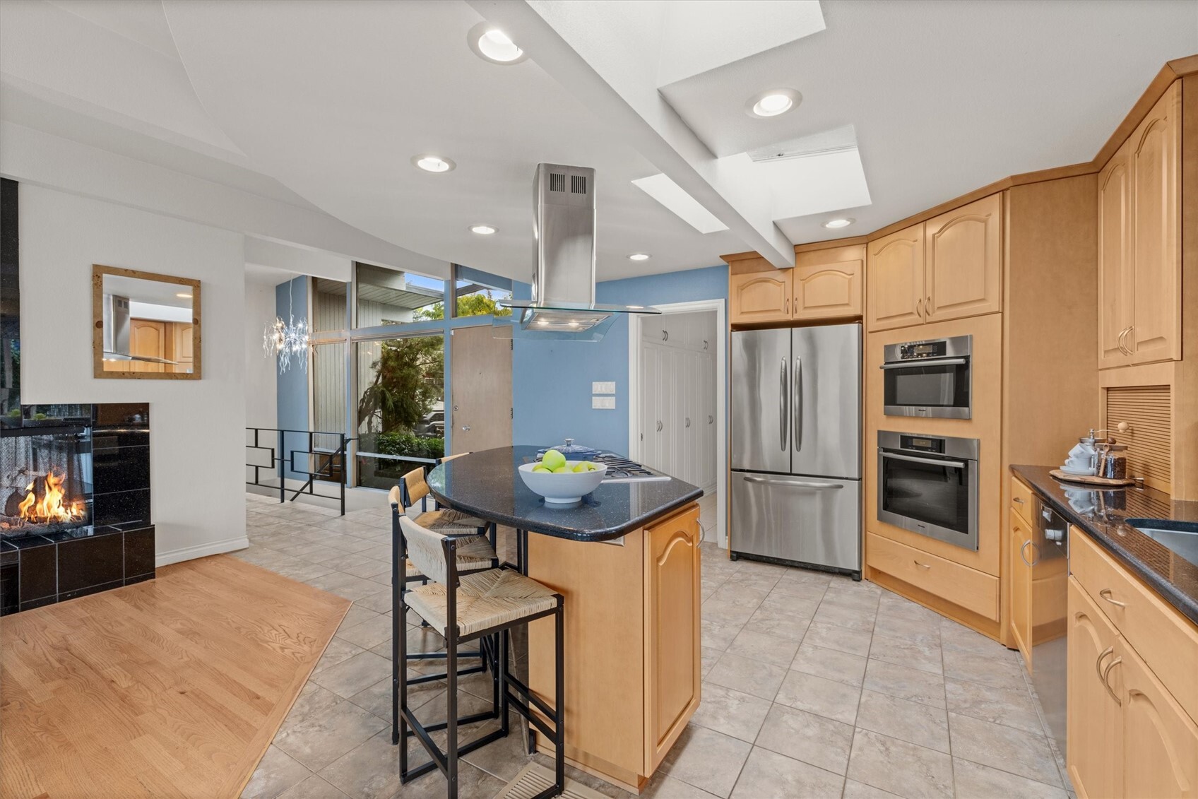 12822 Shorecrest Drive Property Photo 8