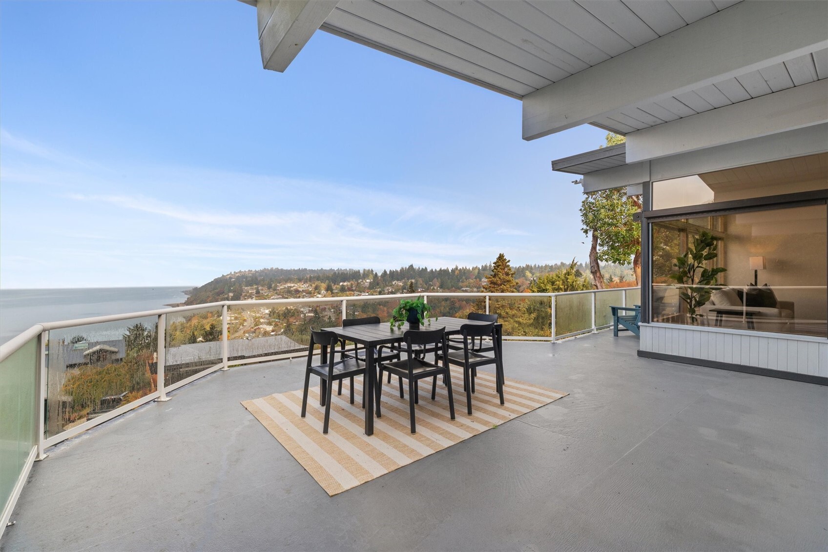 12822 Shorecrest Drive Property Photo 11