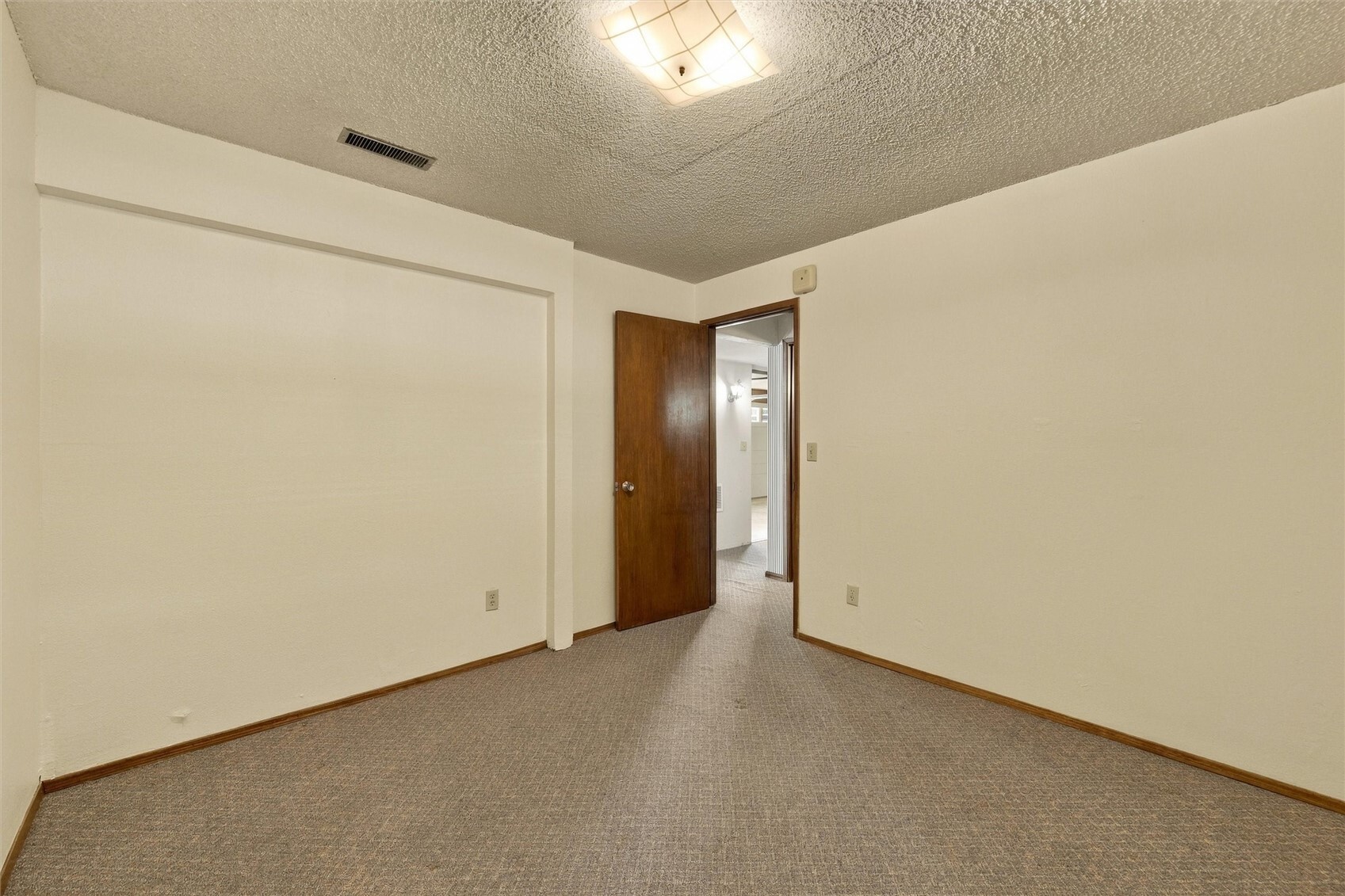3031 Crest Court Property Photo 31