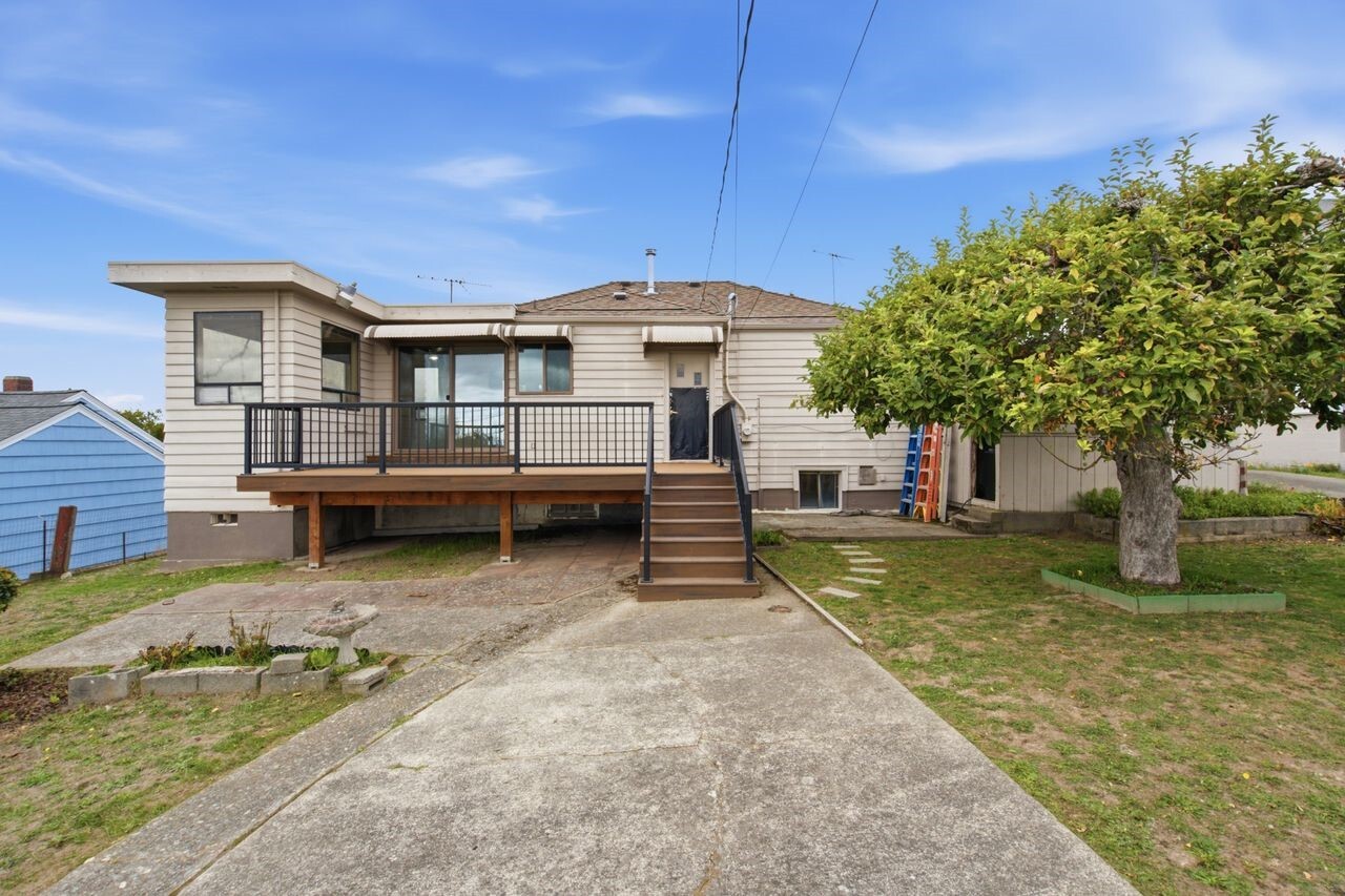 2323 Terrace Street Property Photo 4