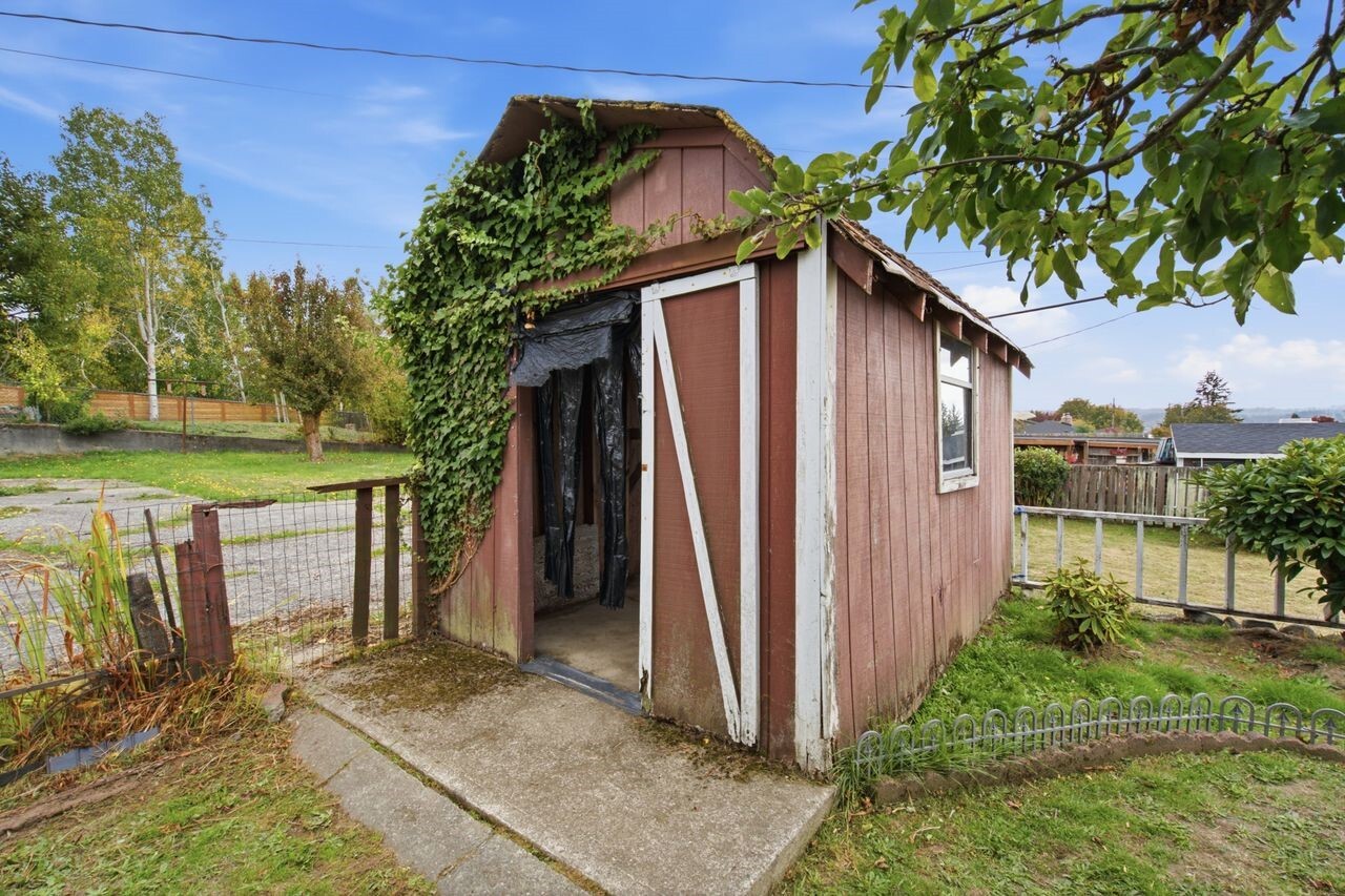 2323 Terrace Street Property Photo 35