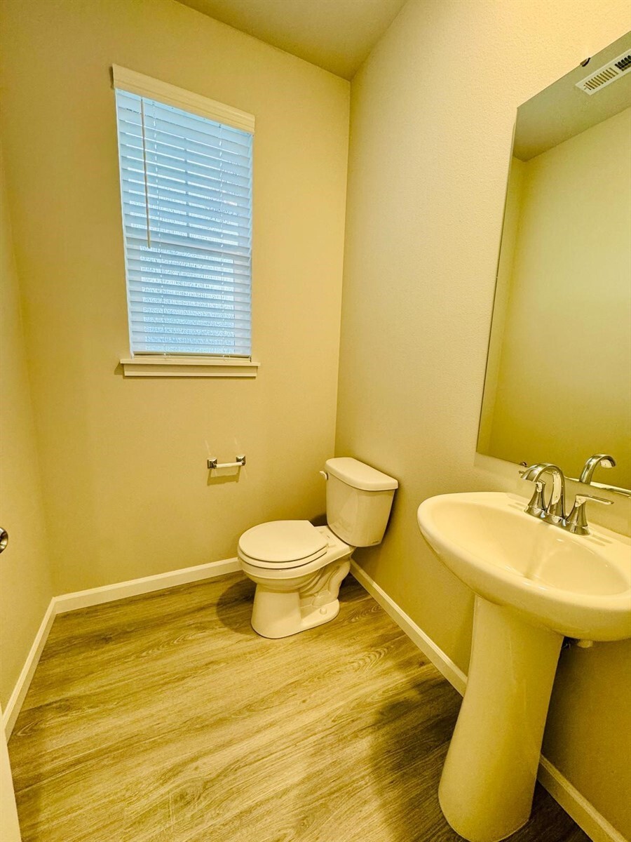 16514 8th Avenue Property Photo 8