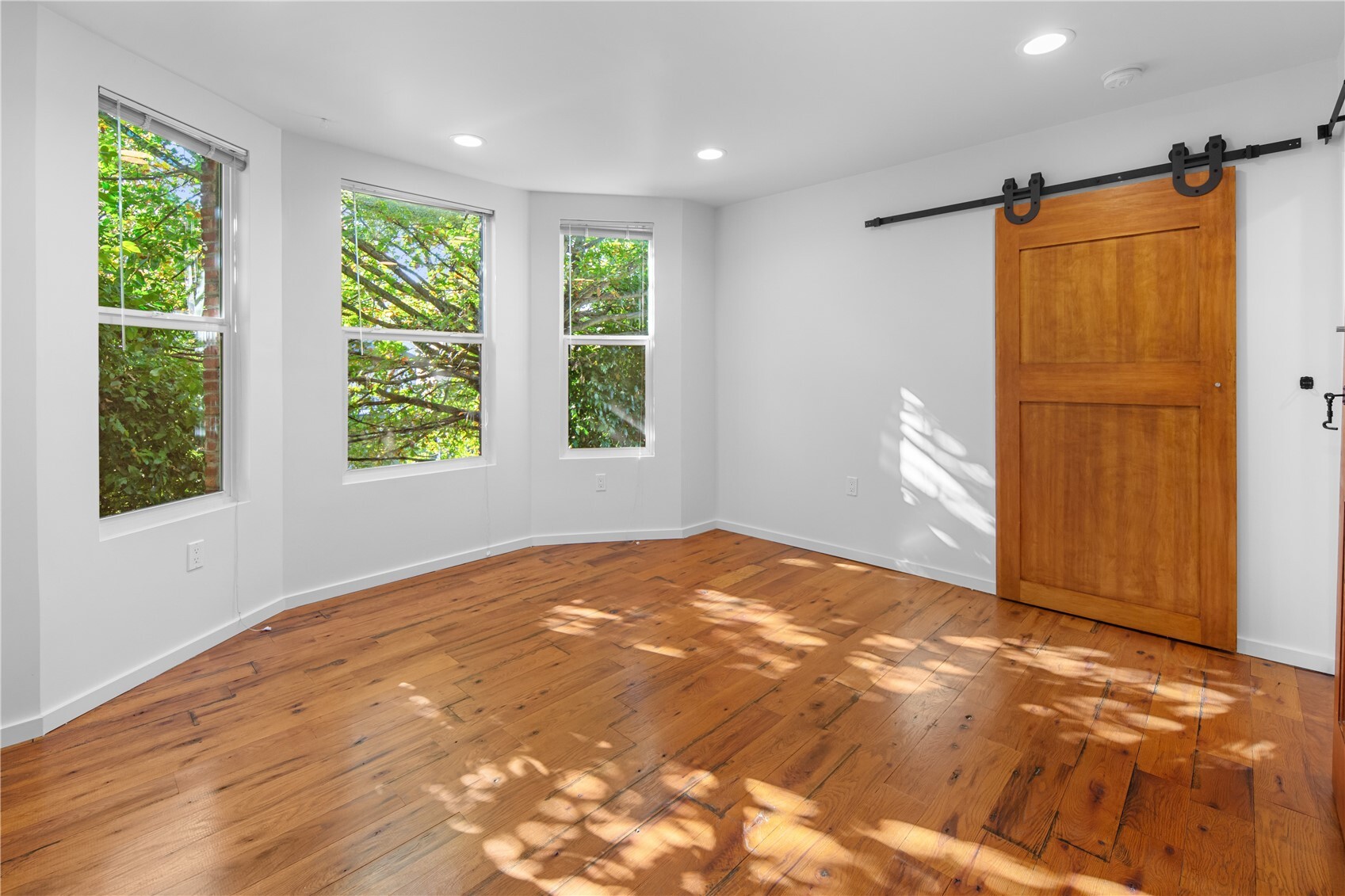 1414 E Spring Street Property Photo 5