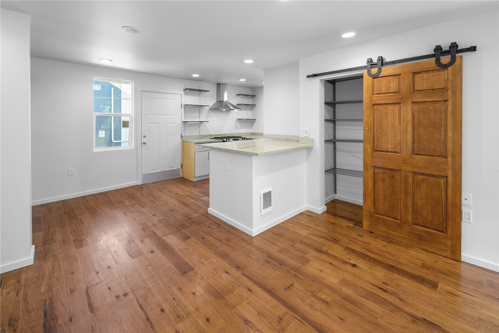 1414 E Spring Street Property Photo 6