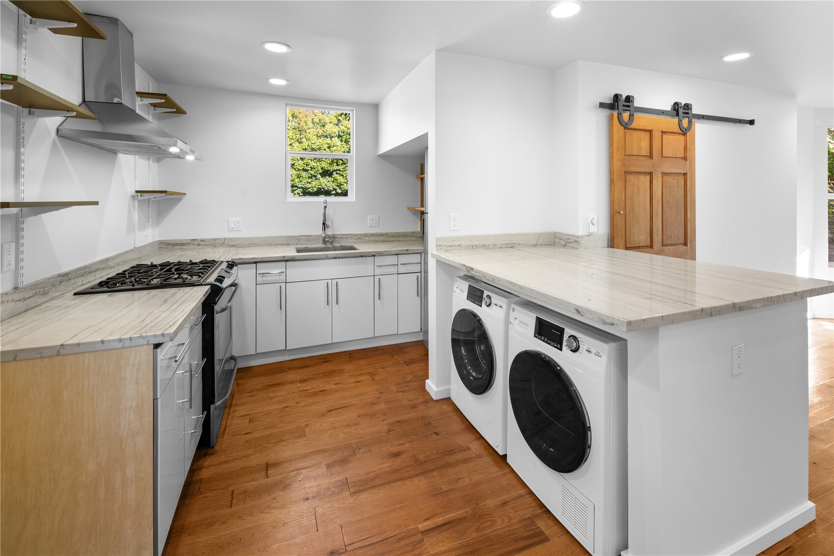 1414 E Spring Street Property Photo 7