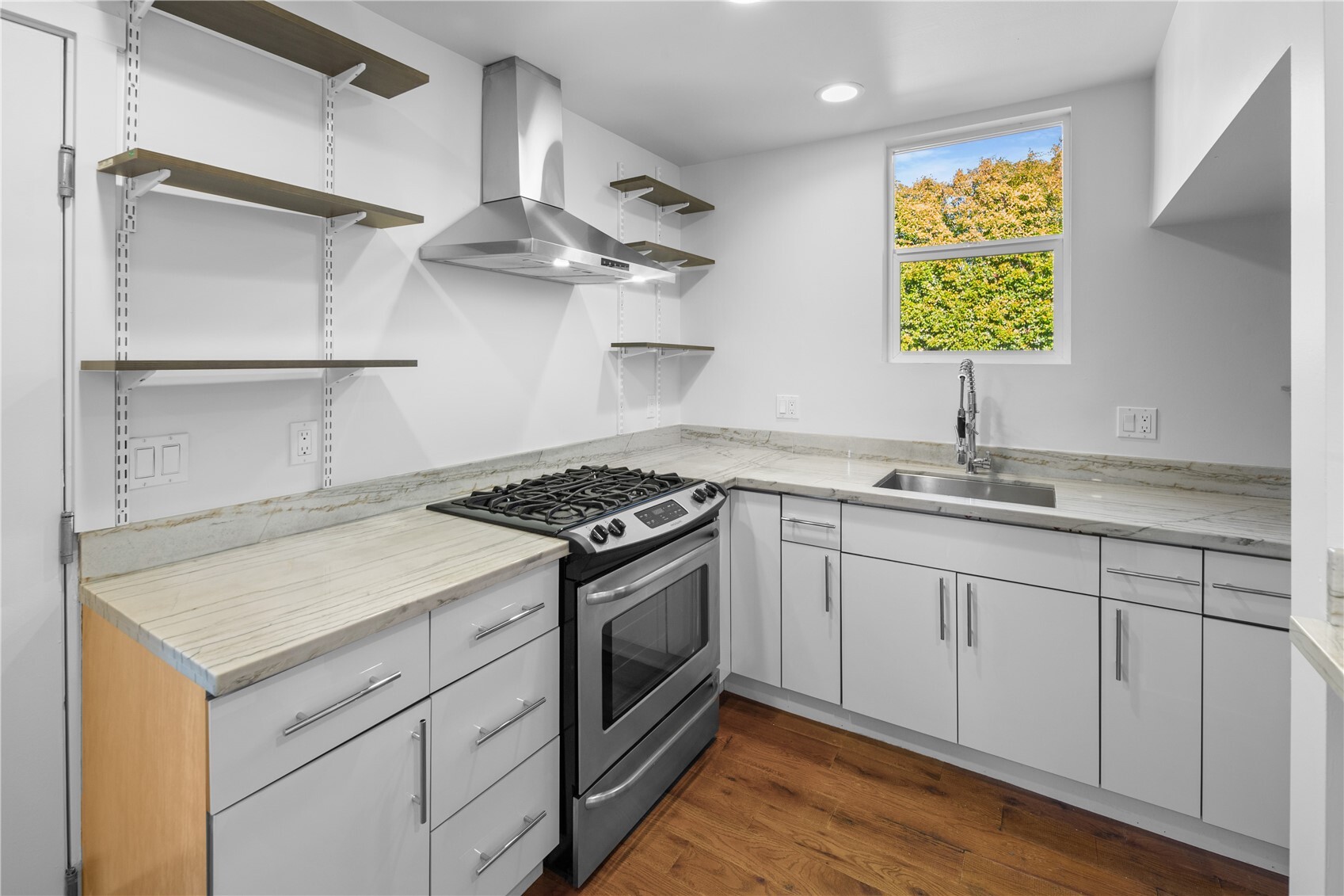 1414 E Spring Street Property Photo 8
