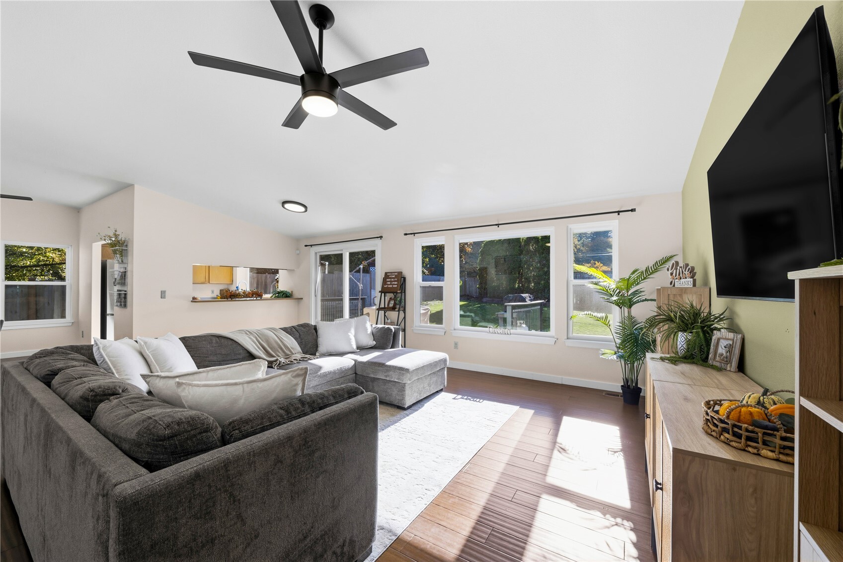 19041 Se 271st Place Property Photo 3
