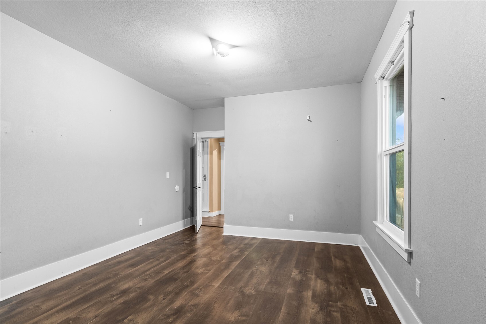 309 E 3rd Avenue Property Photo 13