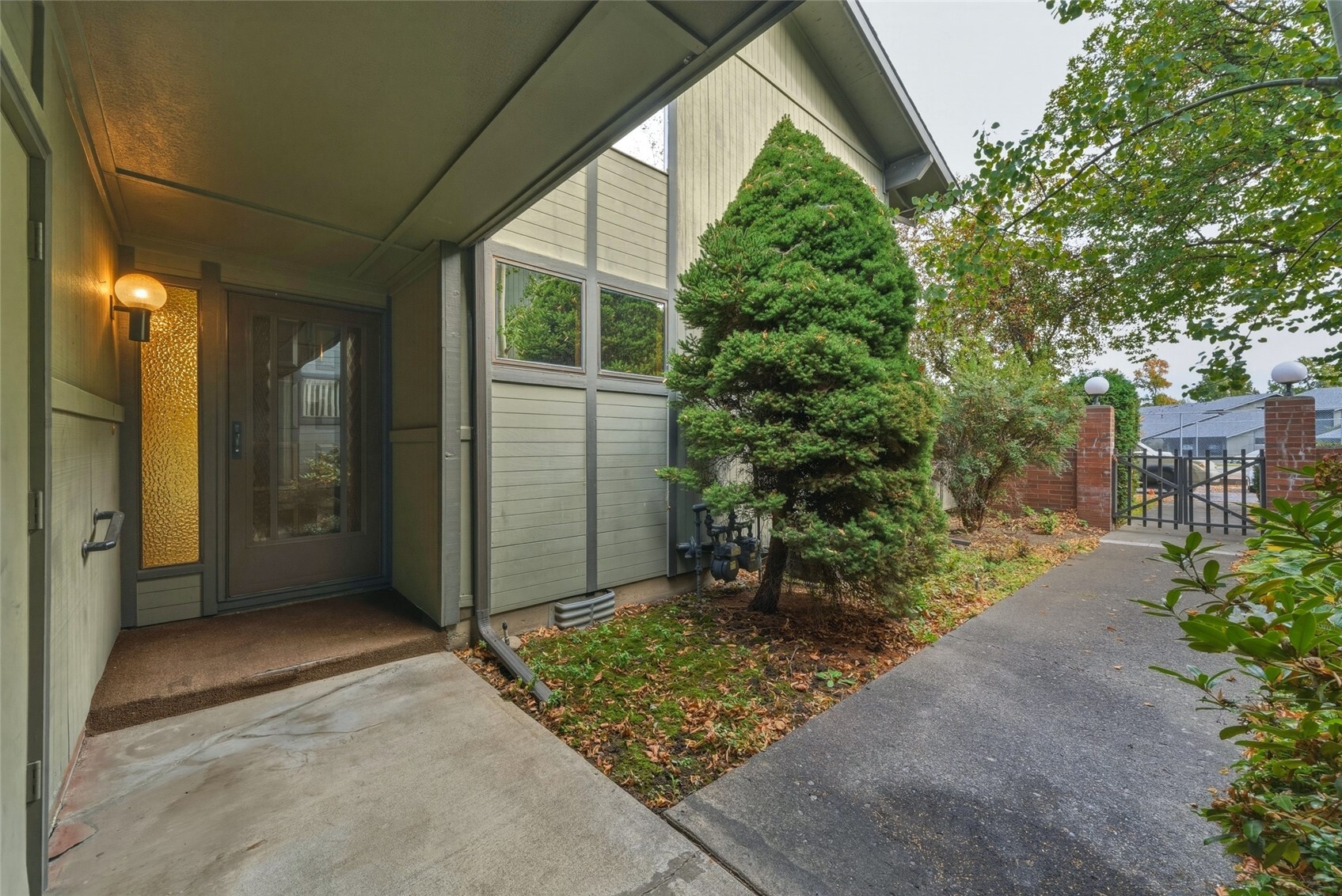 601 Village Way 13 Property Photo 5