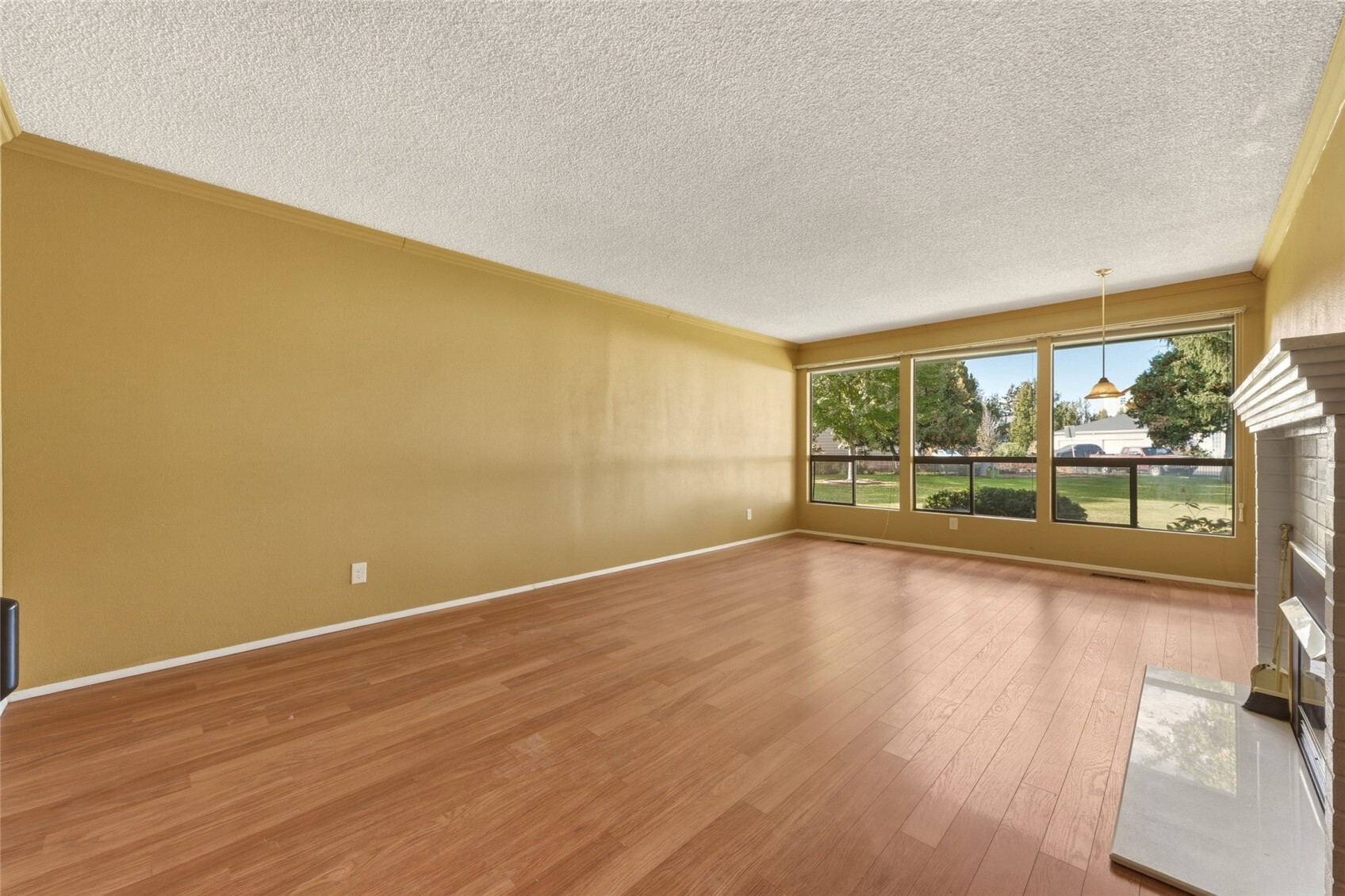 601 Village Way 13 Property Photo 7