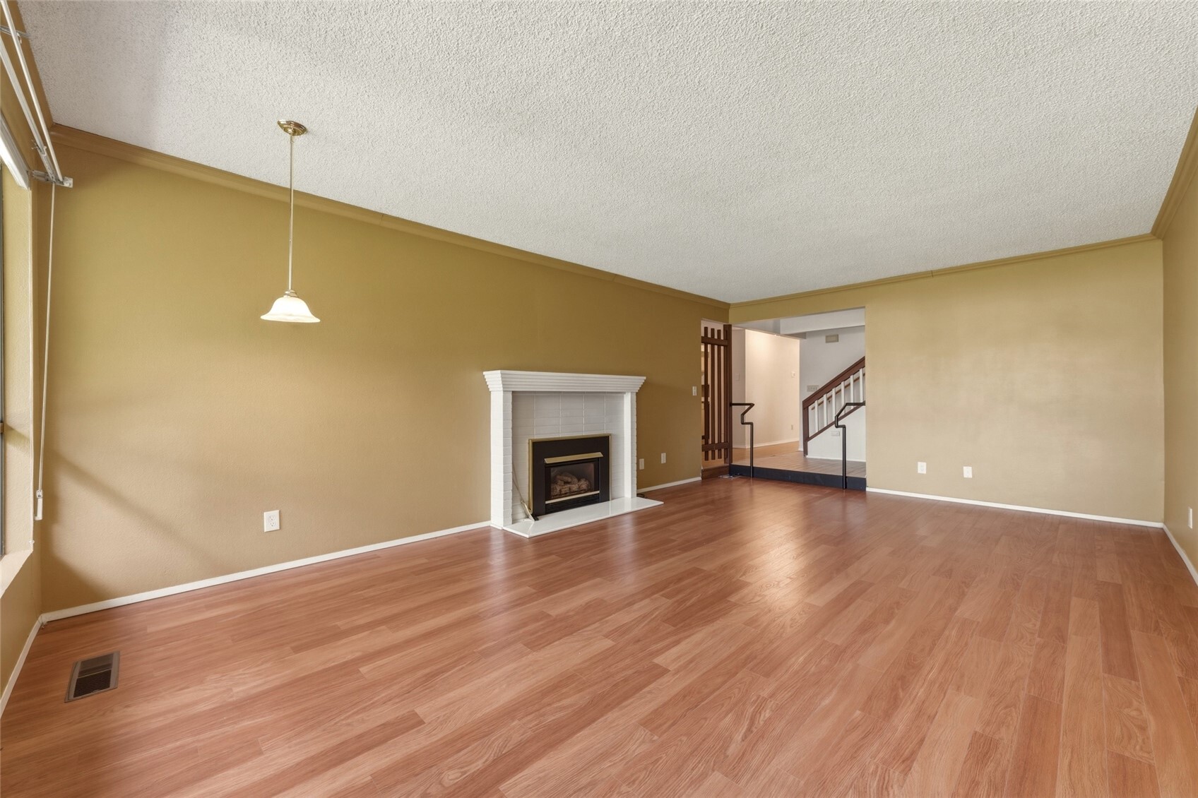 601 Village Way 13 Property Photo 8