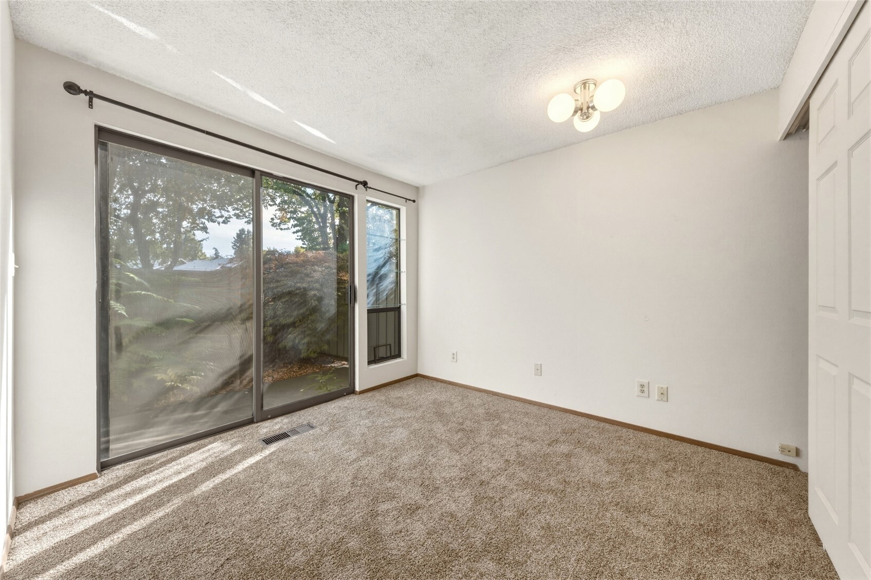 601 Village Way 13 Property Photo 10