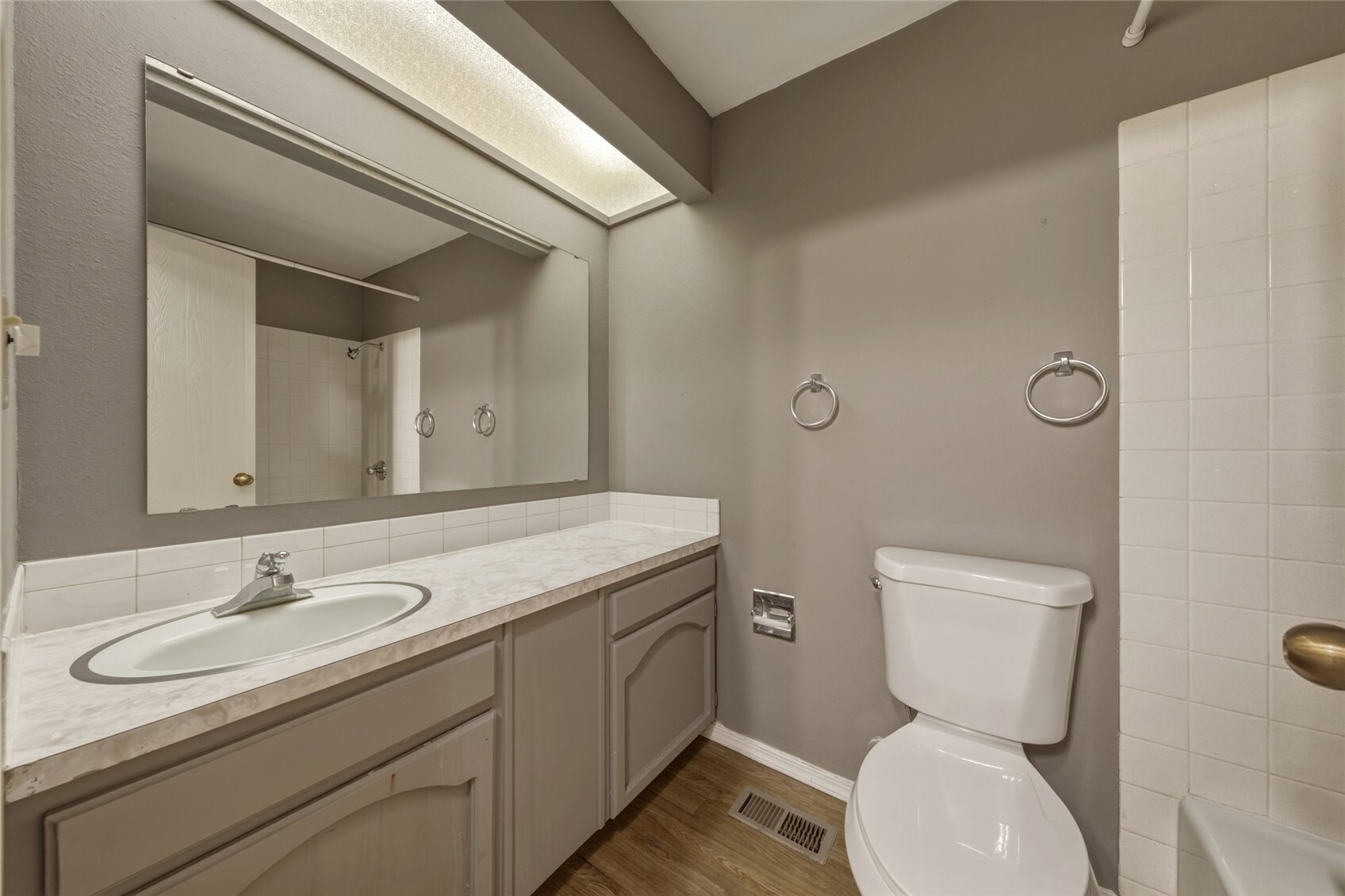 601 Village Way 13 Property Photo 14