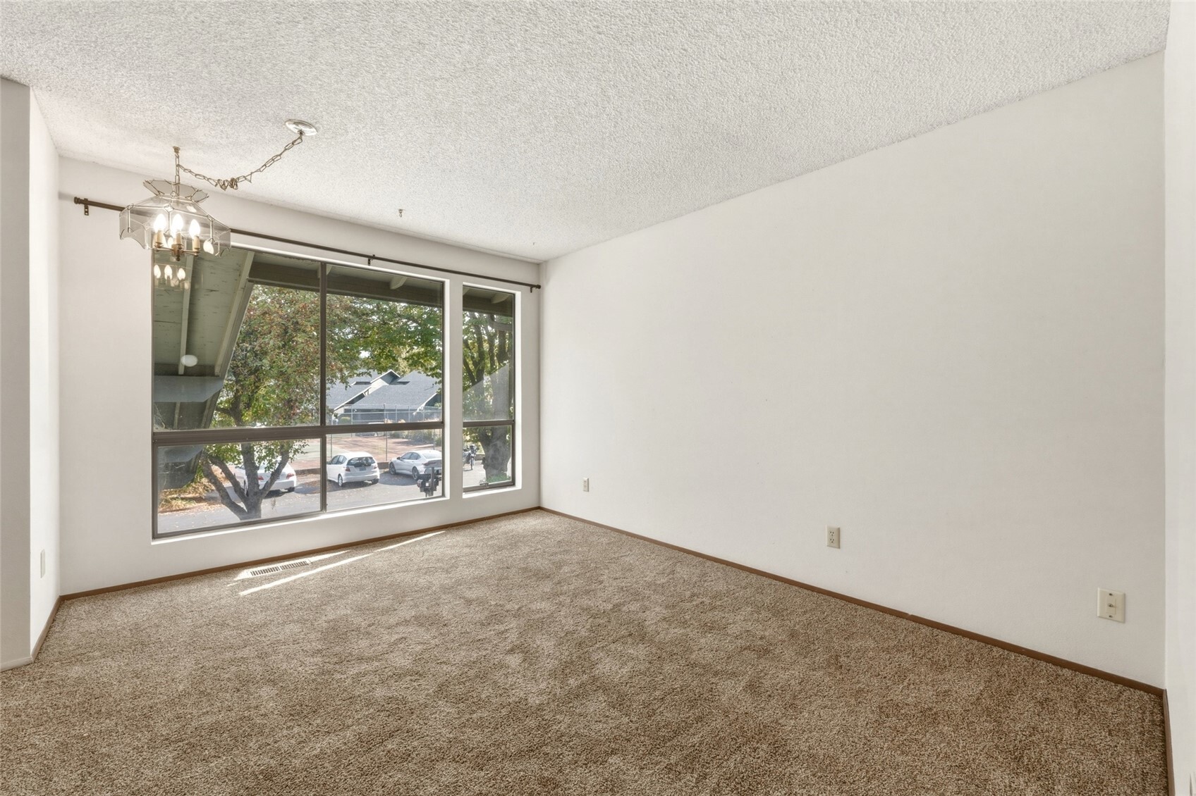 601 Village Way 13 Property Photo 17