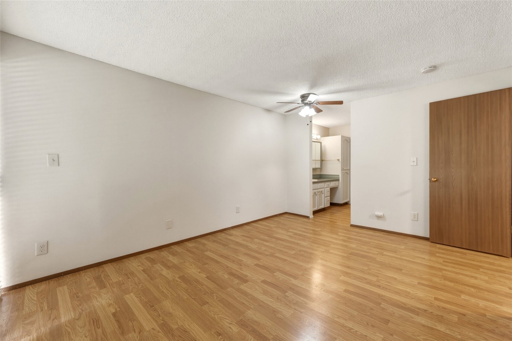 601 Village Way 13 Property Photo 22
