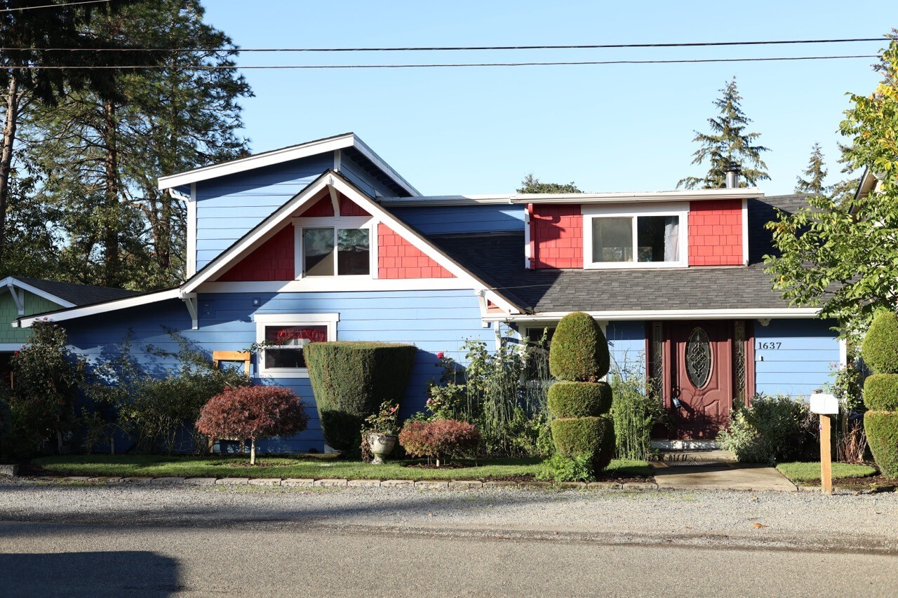 1637 111th Street Property Photo 1