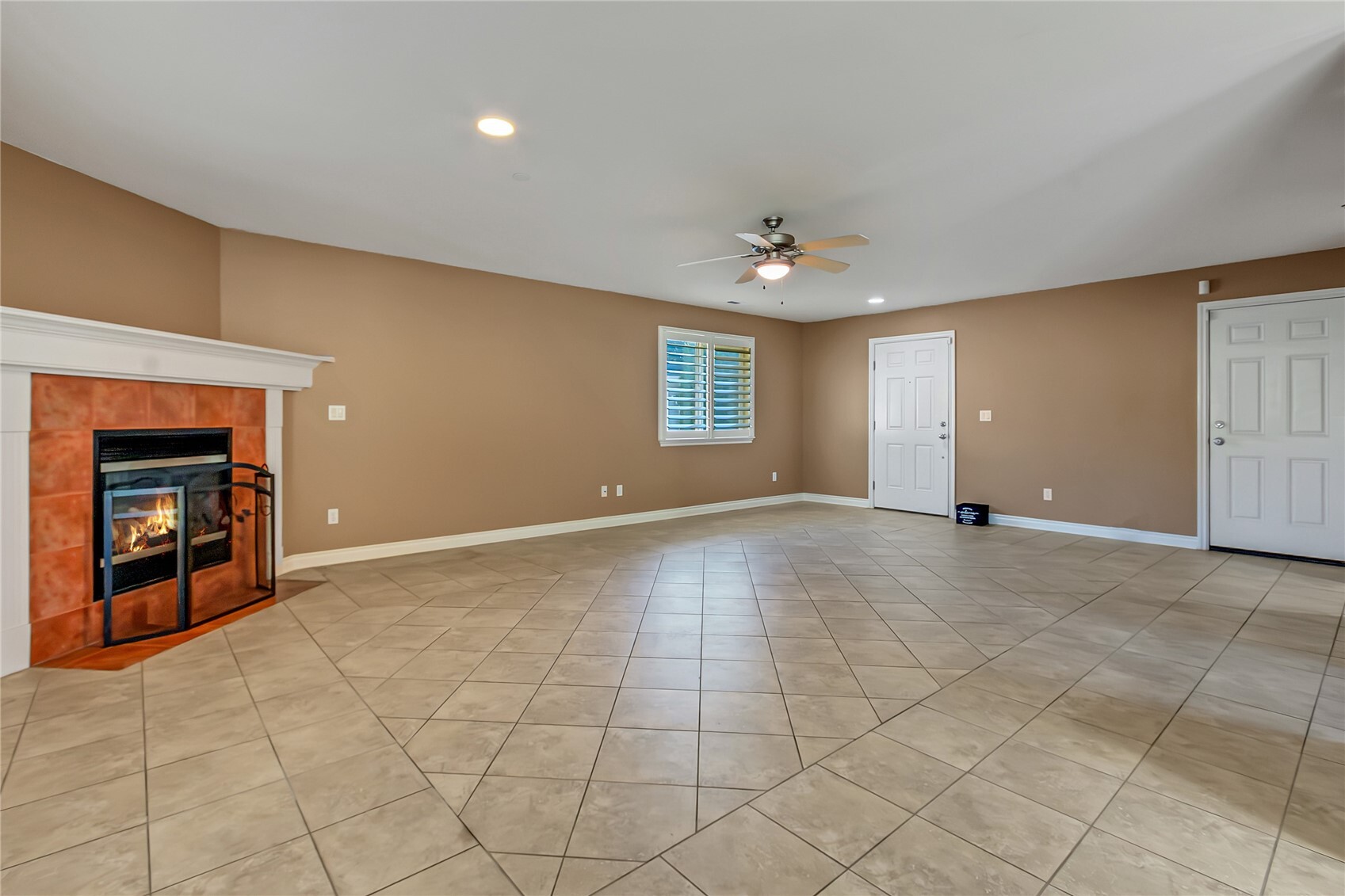 1386 Hudson St Property Photo 4