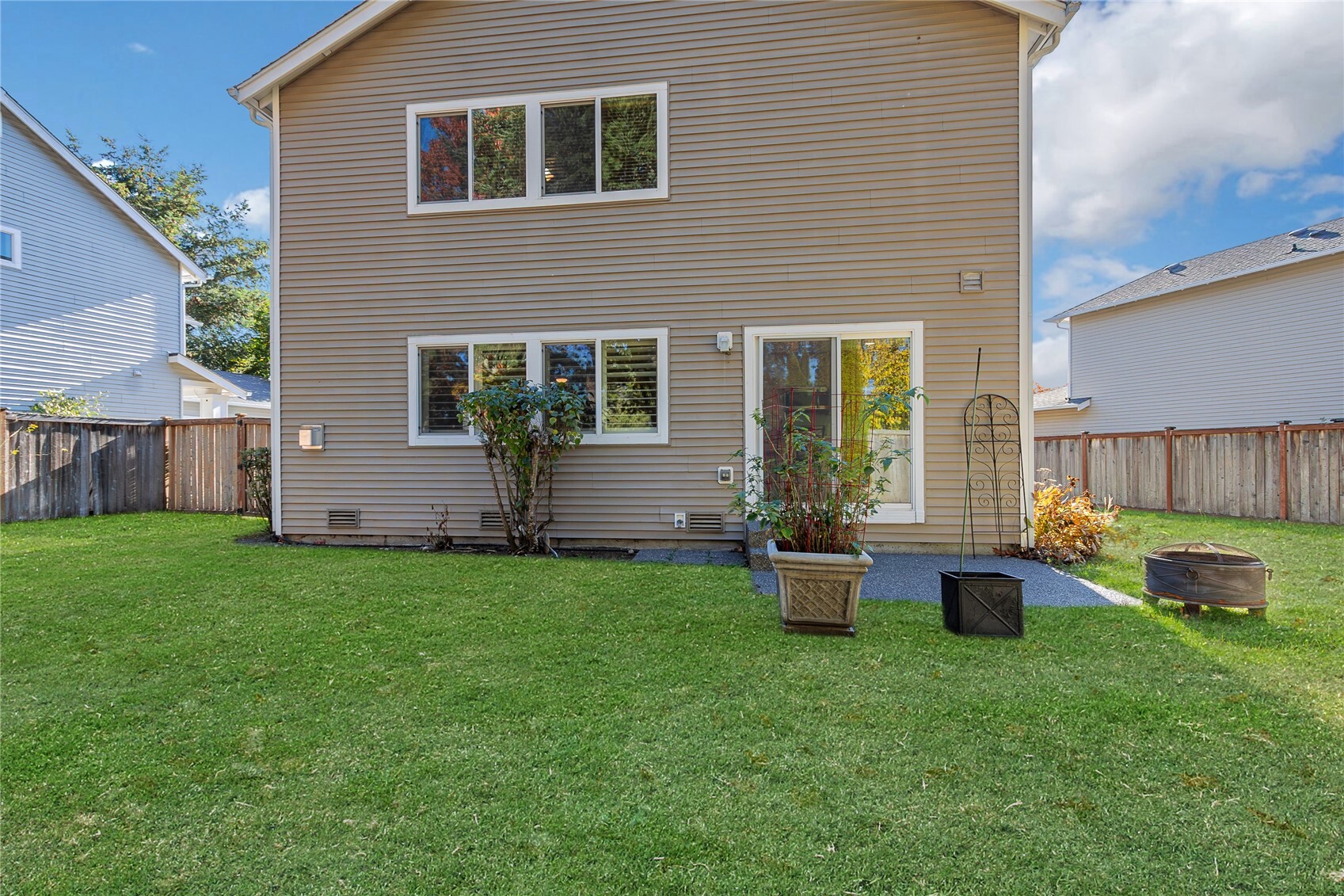 1386 Hudson St Property Photo 10