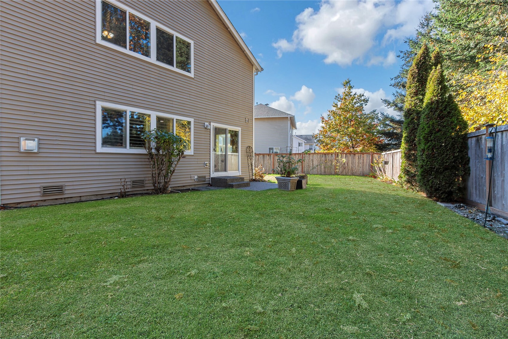 1386 Hudson St Property Photo 11