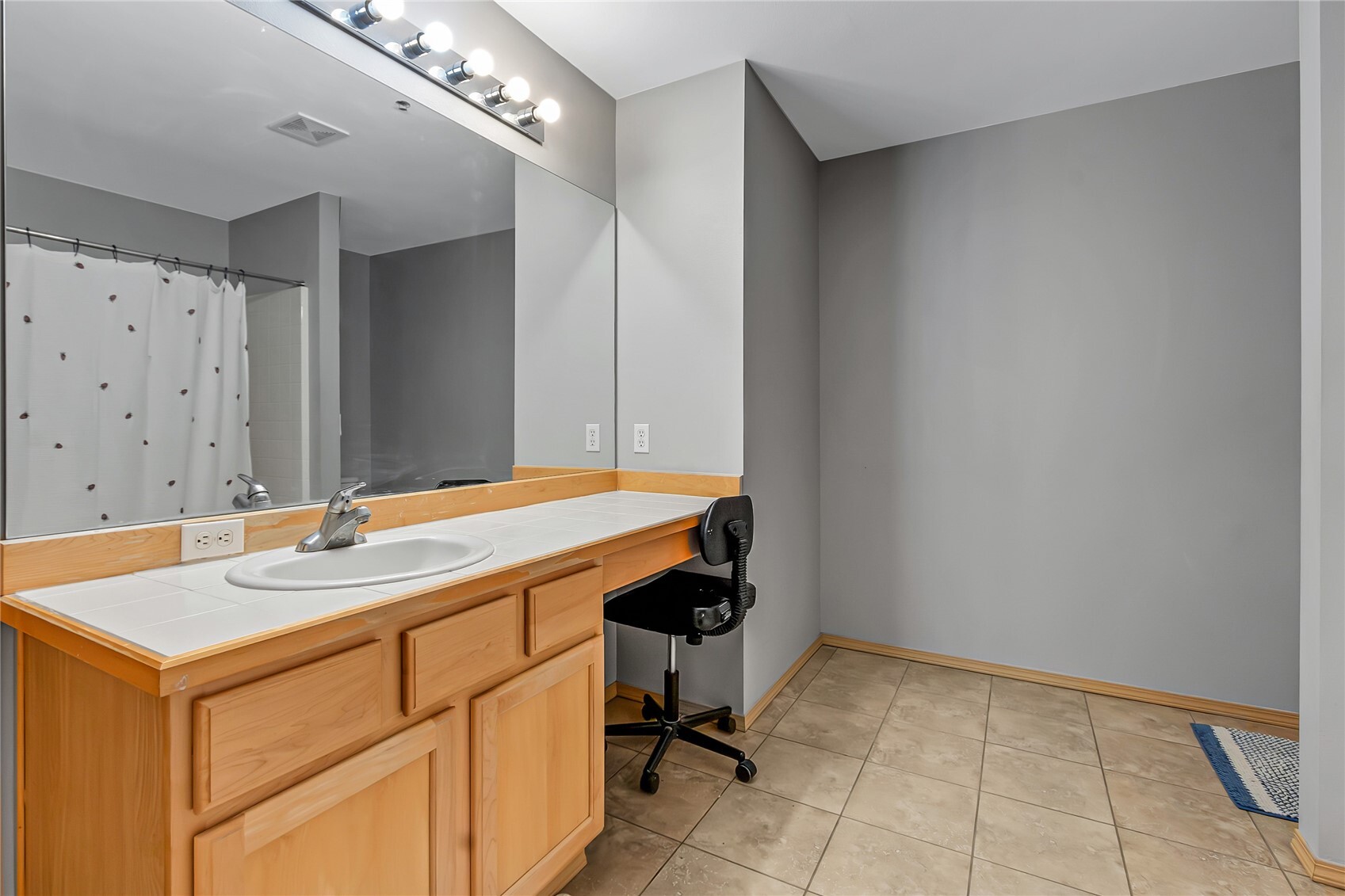 1386 Hudson St Property Photo 14