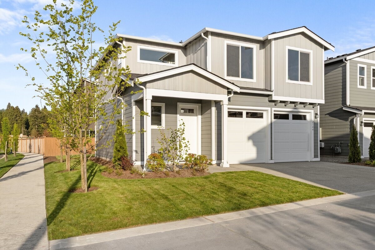 2066 169th Street Property Photo 2