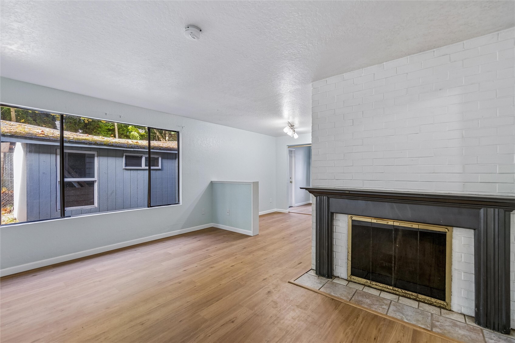 526 124th Street B Property Photo 3