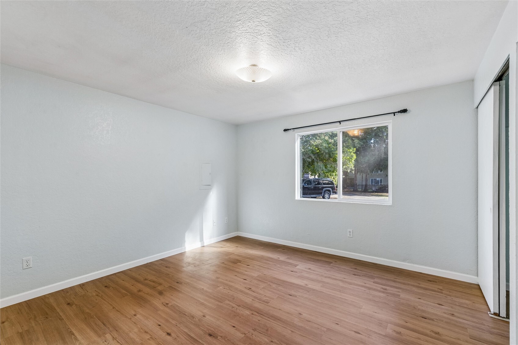 526 124th Street B Property Photo 9