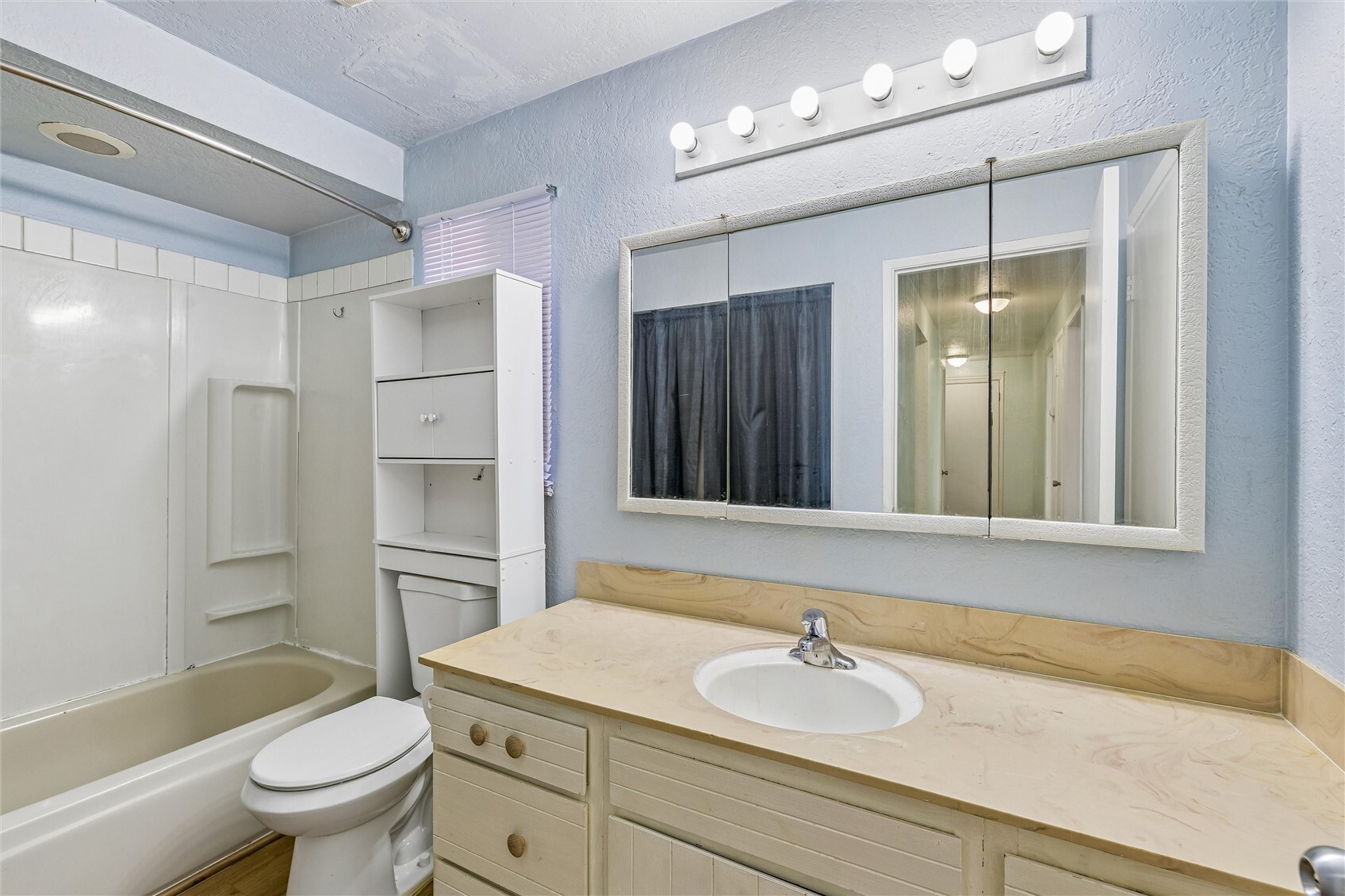 526 124th Street B Property Photo 10