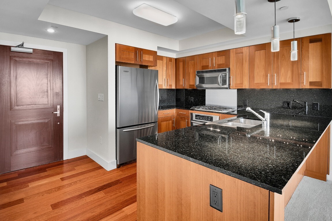 650 Bellevue Way 2608 Property Photo 4