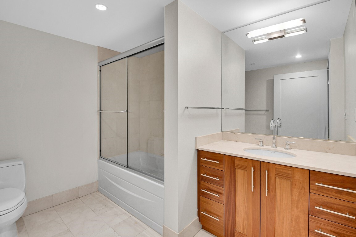 650 Bellevue Way 2608 Property Photo 11