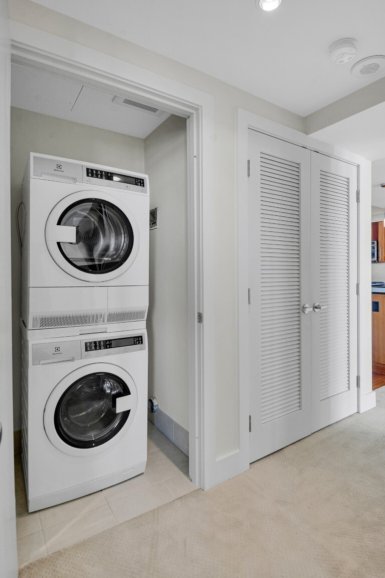 650 Bellevue Way 2608 Property Photo 12
